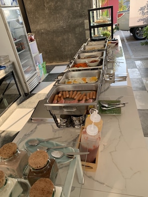 Daily buffet breakfast for a fee - Phetcharat Grand Hotel Maesot (Mae Sot)