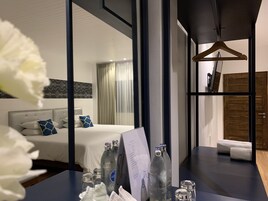 Deluxe Twin Room | Tech