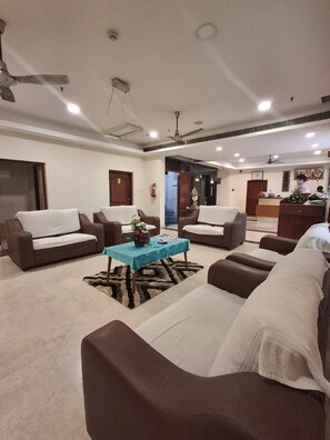 Reception - Dhanunjayas Luxury Hotel (Hosur)