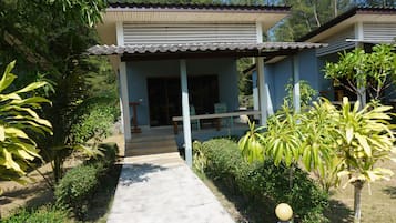 Standard Bungalow with Garden View | มินิบาร์, Wi-Fi ฟรี