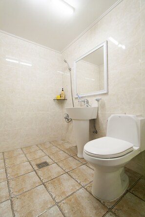 Basic Single Room, 1 Bedroom | Bathroom | Shower, free toiletries, hair dryer, towels - On The Stone Guesthouse 2 - Hostel (Seogwipo)