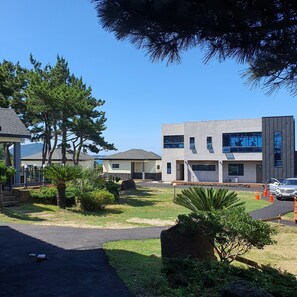 Land view from property - On The Stone Guesthouse 1 - Hostel (Seogwipo)
