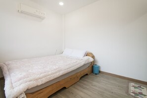 Living area - On The Stone Guesthouse 1 - Hostel (Seogwipo)