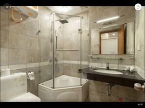 Apartamento luxo, 1 quarto, sacada | 1 quarto, frigobar, cofres nos quartos, escrivaninha