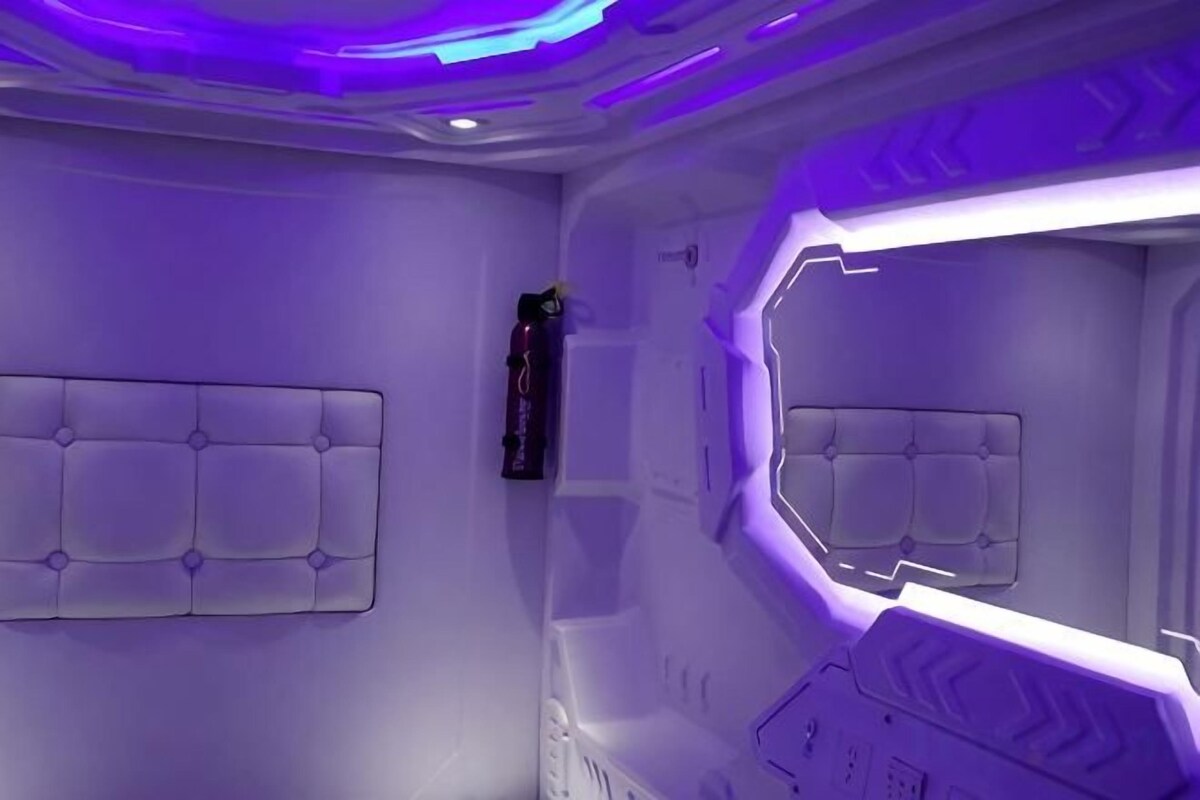 Deluxe Capsule