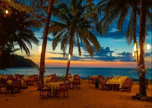 Breakfast, lunch, dinner served; international cuisine, beach views  - Khaolak Paradise Resort (Takua Pa)