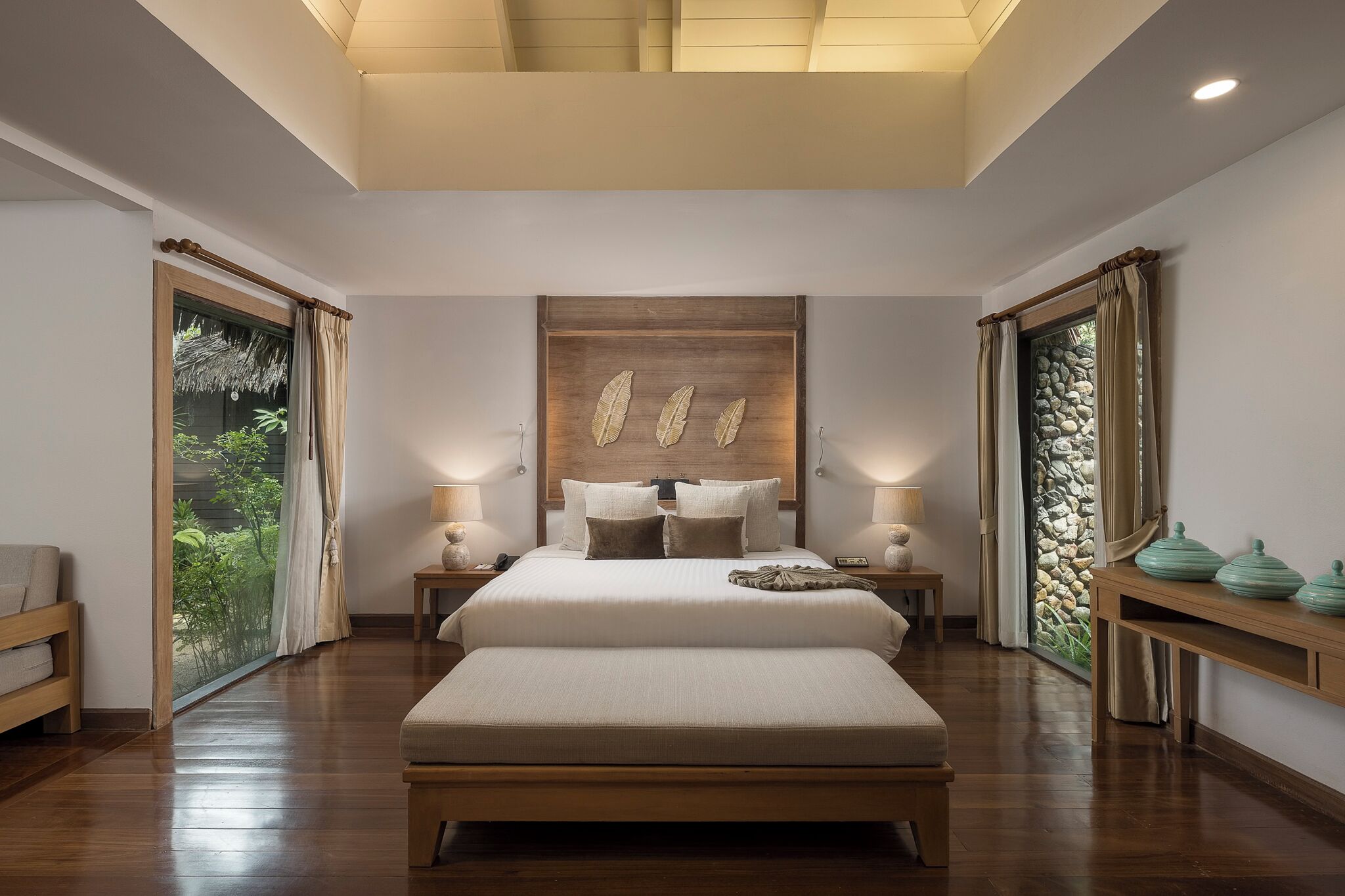 Standaard kamer | Woonruimte | Een 32-inch lcd-televisie met kabelzenders en televisie