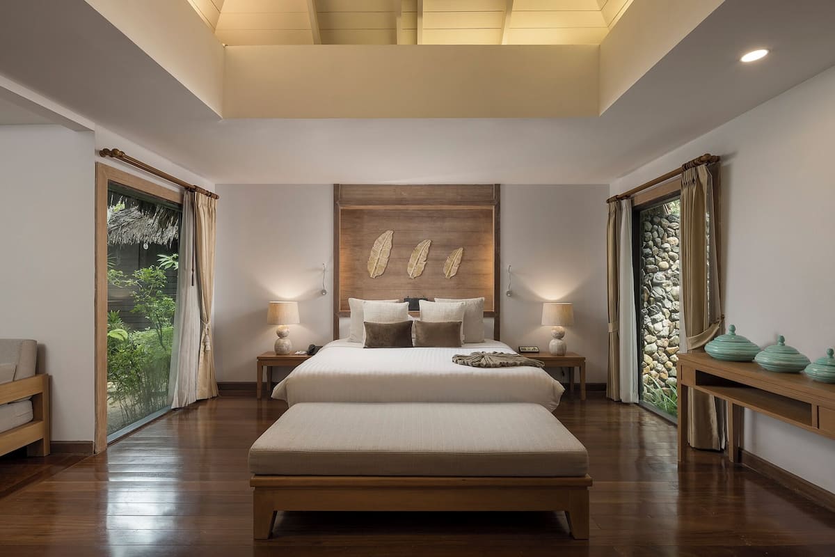 Standaard kamer | Woonruimte | Een 32-inch lcd-televisie met kabelzenders en televisie