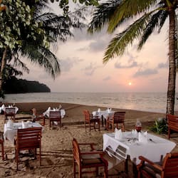 Serviço de café da manhã, culinária internacional, vistas para a praia