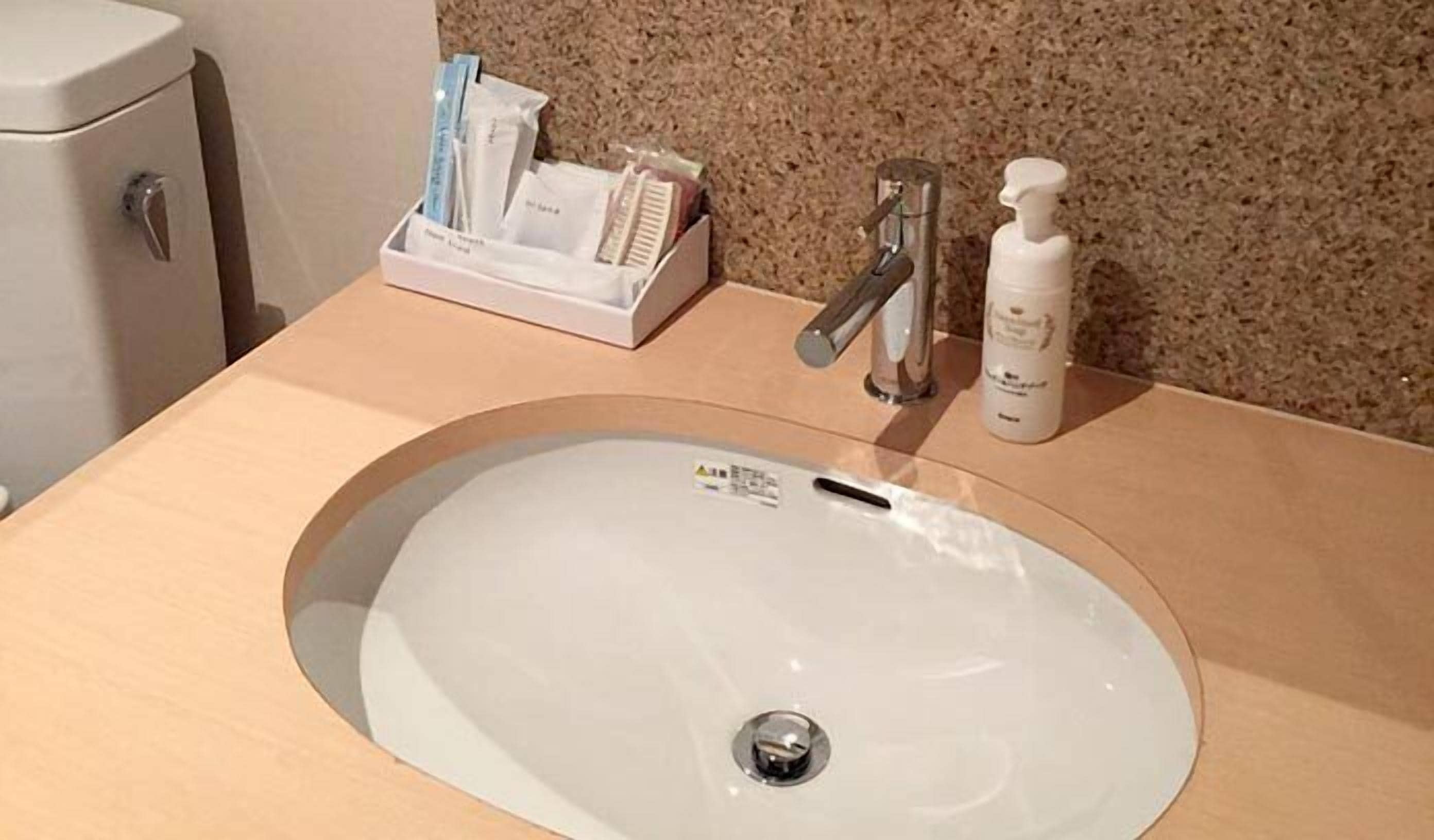 twin room | bathroom sink