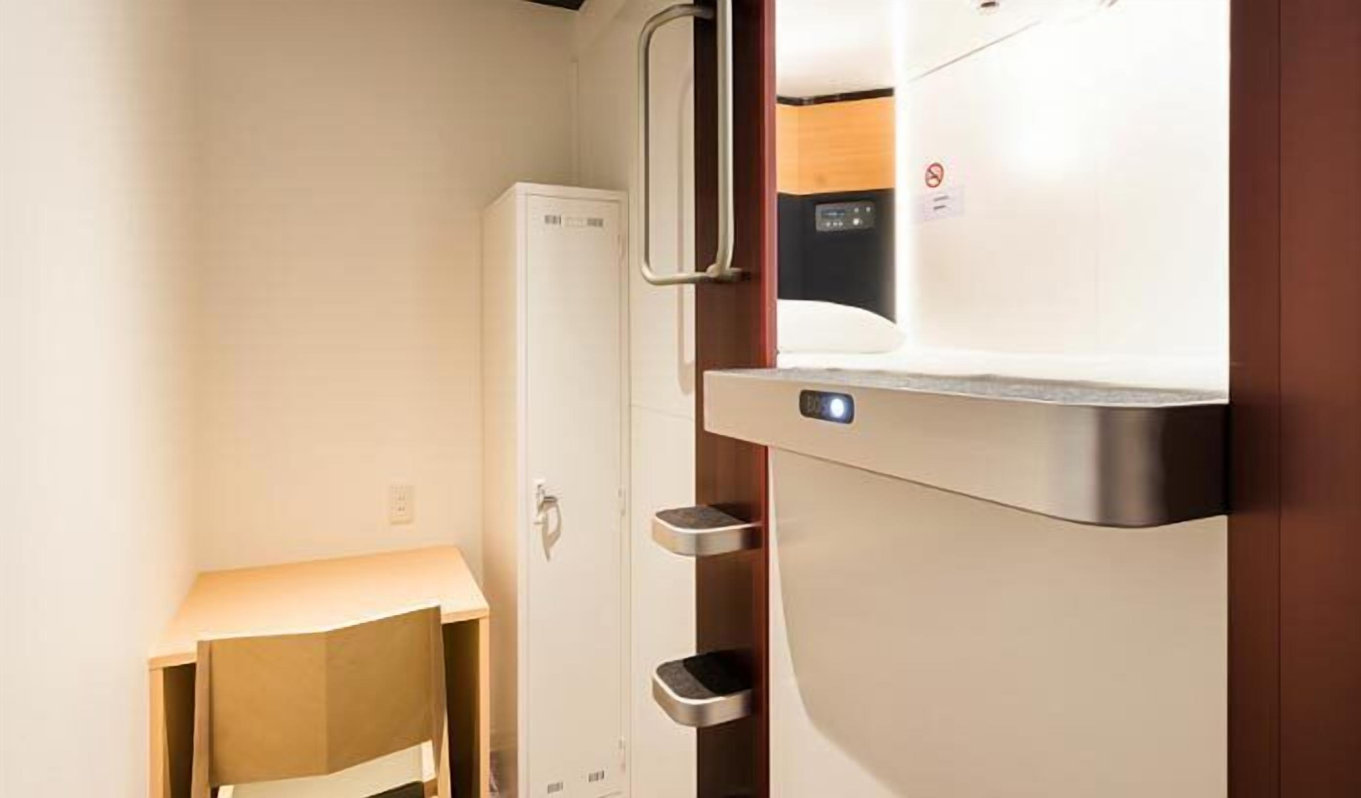 cabin type capsule, men only | desk, iron/ironing board, free wifi, bed sheets