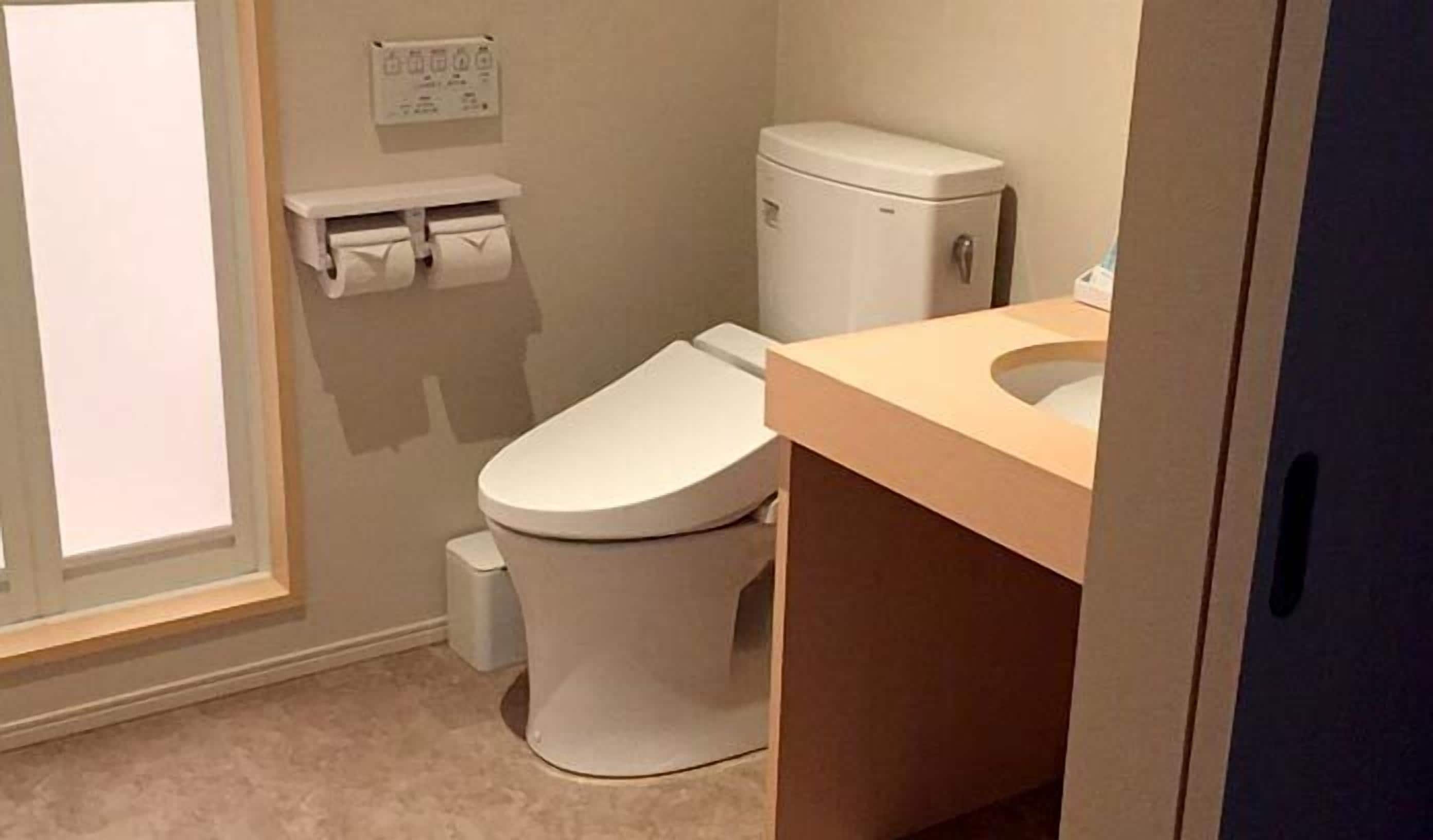 twin room | bathroom | free toiletries, hair dryer, electronic bidet, towels