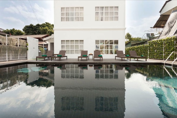 Outdoor pool - Meesuk Boutique House (Chiang Mai)