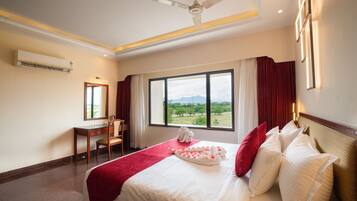 Presidential Room | Minibar, in-room safe, desk, iron/ironing board