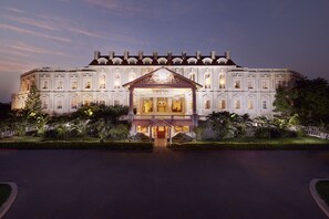 Façade de l’hébergement - soirée/nuit