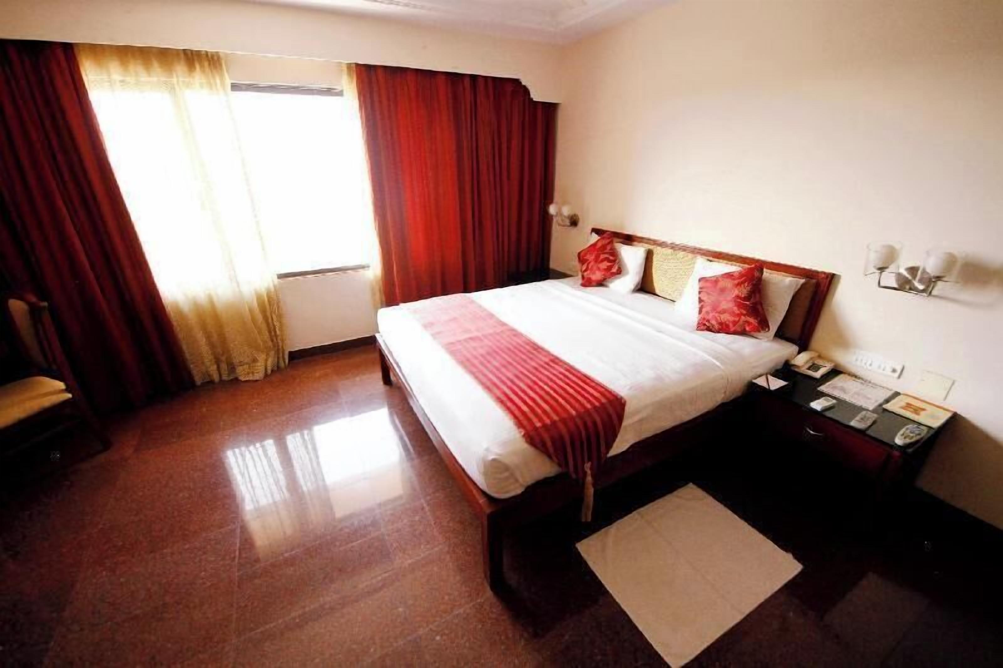 迷你吧、客房內保險箱、書桌、熨斗/熨衣板