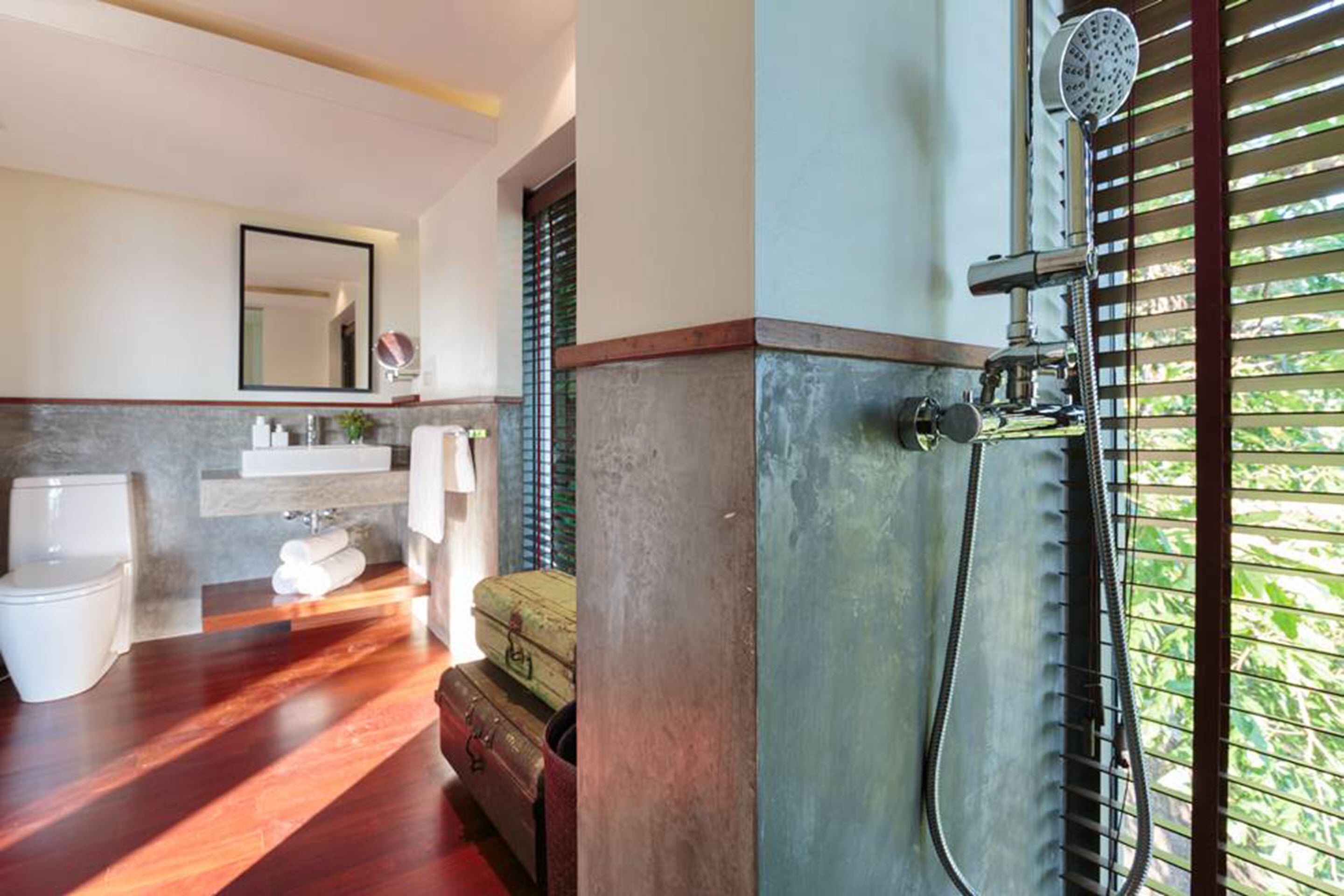 Villa (4 Bedrooms) | Bathroom shower