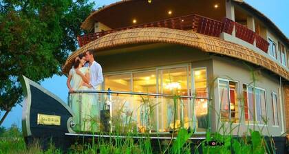 Mass Holidays Houseboat