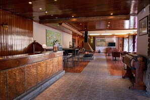 Reception - Hotel Moixeró (Prats i Sansor)