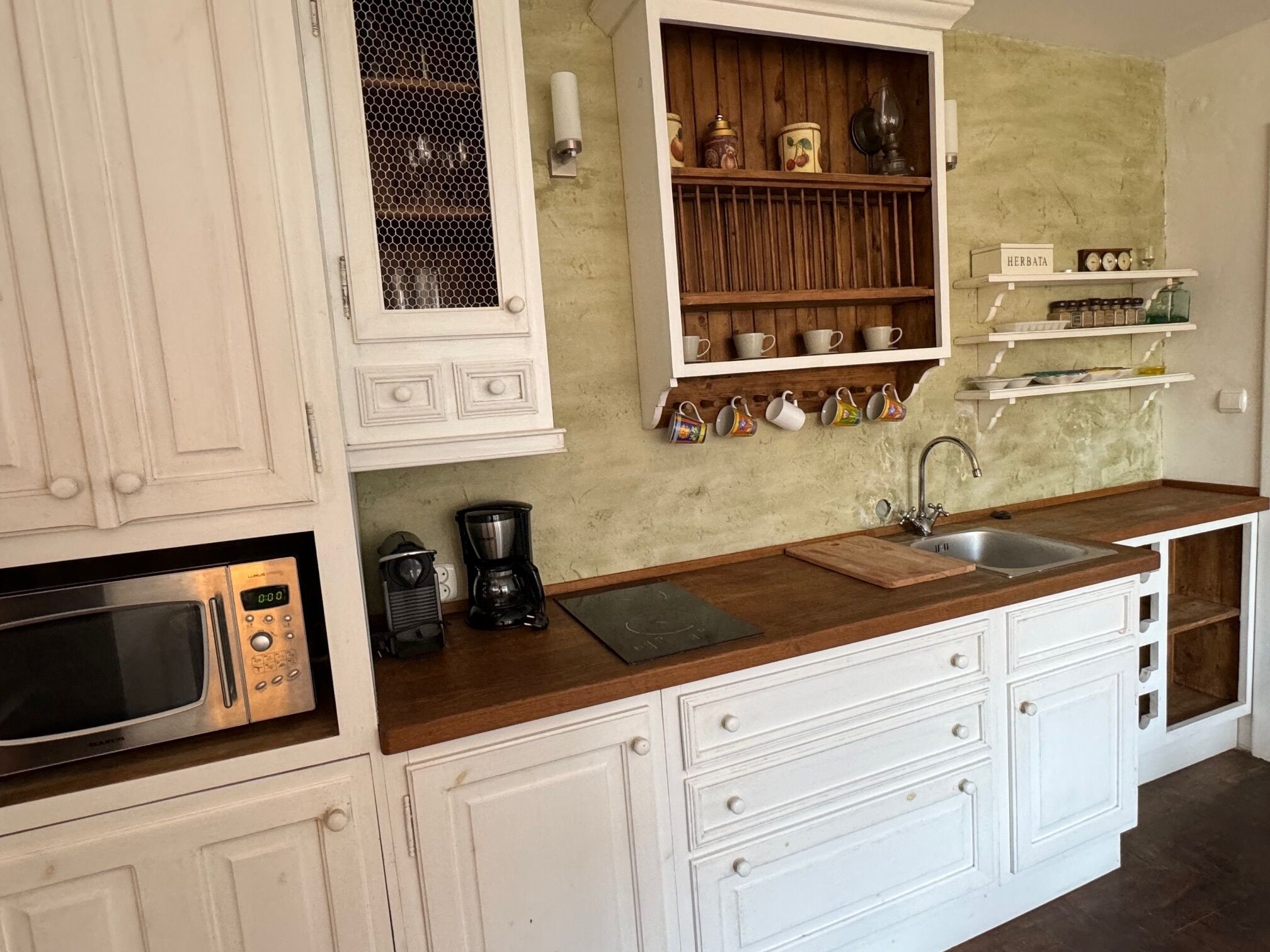 Suite Studio Classique, vue jardin | Cuisine privée | Cafetière/bouilloire, bouilloire électrique