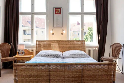 Charming apartment in an old, fully renovated building in central Berlin