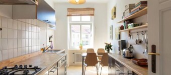 Charmant oud gebouw appartement direct aan het kasteelpark in het hart van Berlijn