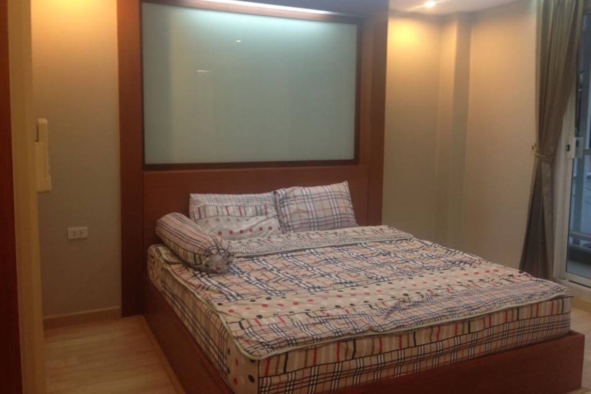 In-room safe, desk, blackout drapes, WiFi (free)