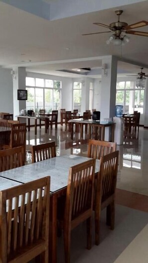 Full-sized fridge, microwave, stovetop, coffee/tea maker - Baanduangkamol (Bangkok)