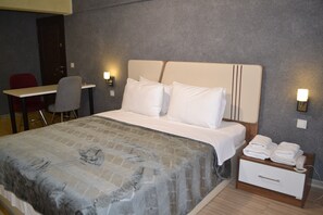 Studio Suite Deluks, 1 kamar tidur, jet tub | Seprai premium, brankas, dan didekorasi berbeda-beda