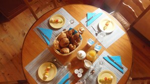 Breakfast meal - La Merveille (Le Luot)