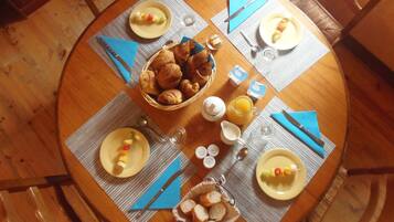 Free daily continental breakfast