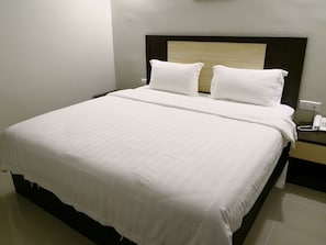 Standard Room, 1 King Bed (with Window) | Premium bedding, desk, soundproofing, iron/ironing board - The One Boutique Hotel Sekinchan (Sekinchan)