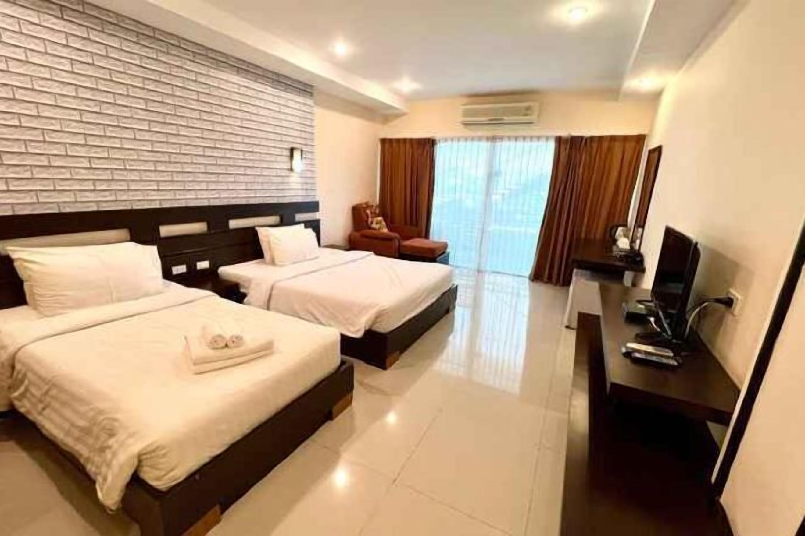 Minibar, skrivebord og wi-fi (inkludert)