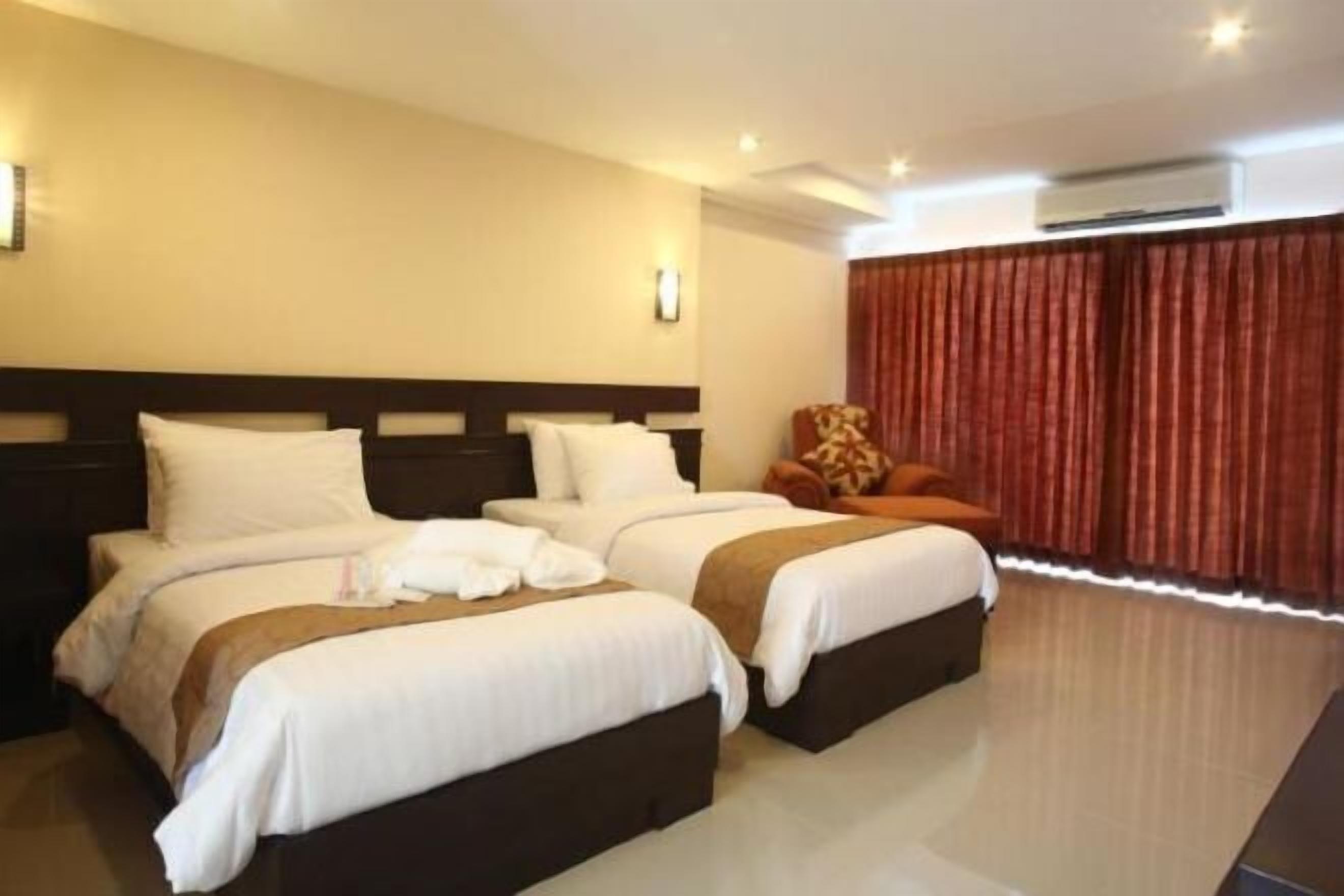 Minibar, desk, free WiFi