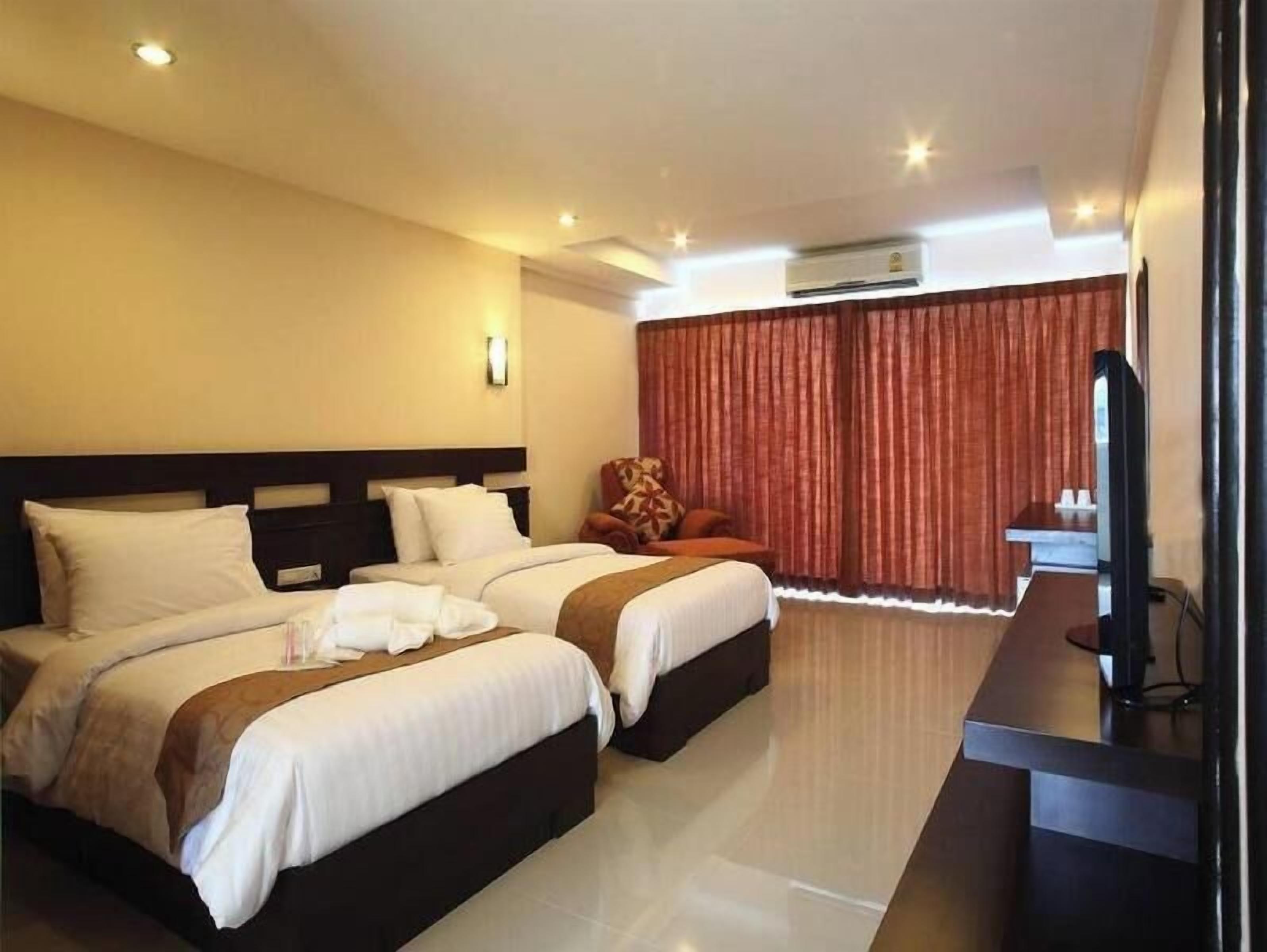 Minibar, escritorio y wifi gratis 