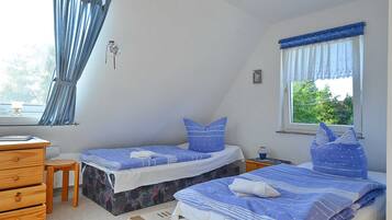 1 Schlafzimmer, Schreibtisch, Reisekinderbett, WLAN