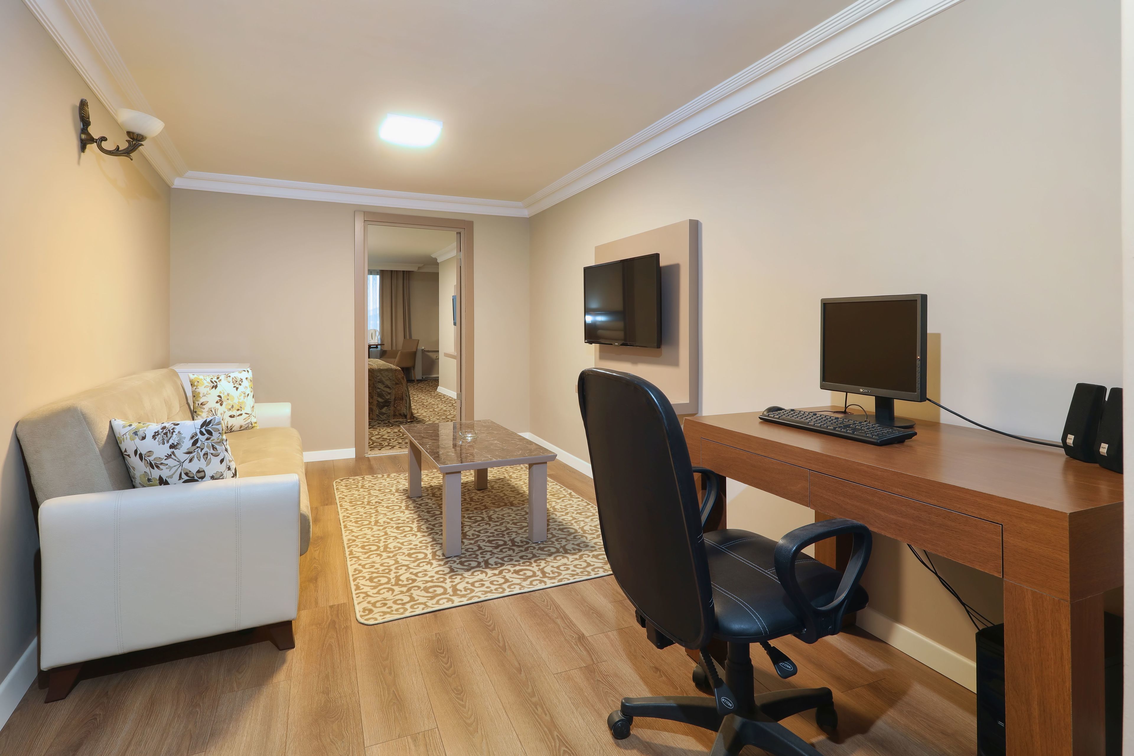 basic suite | premium bedding, minibar, in-room safe, desk