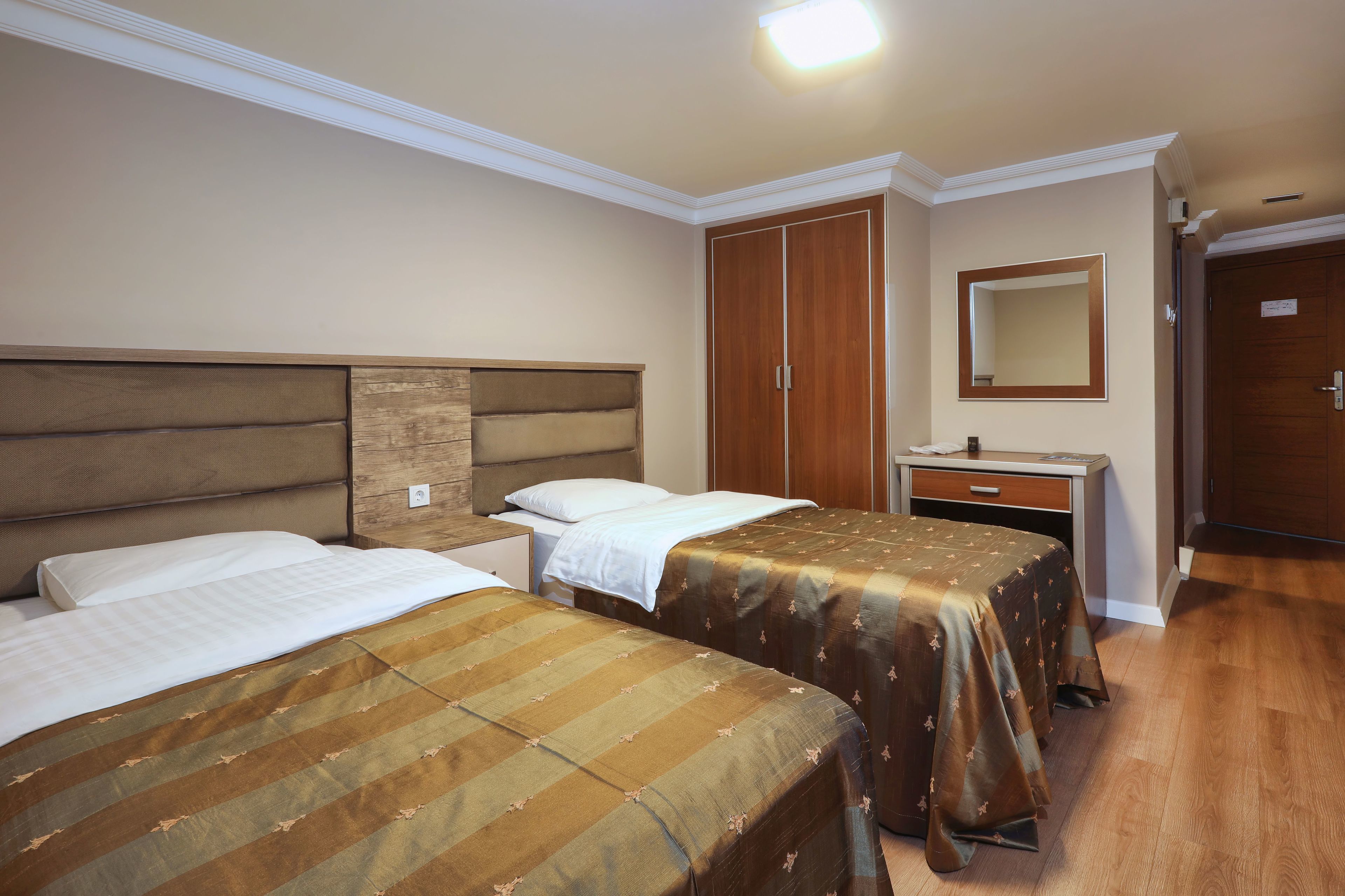 standard room | premium bedding, minibar, in-room safe, desk