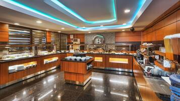 含每日吃到飽早餐