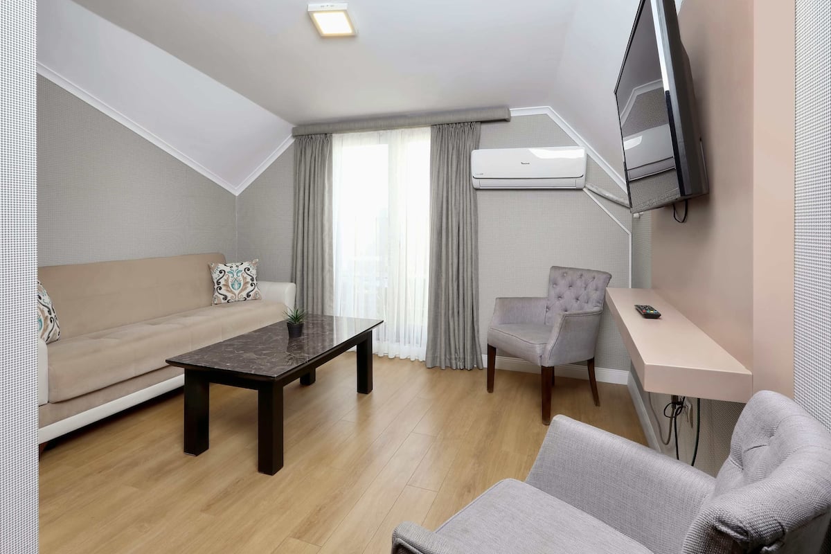 Family Suite, Jetted Tub | 1 bedroom, premium bedding, minibar, in-room safe