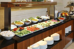Desayuno buffet todos los días (con cargo) 