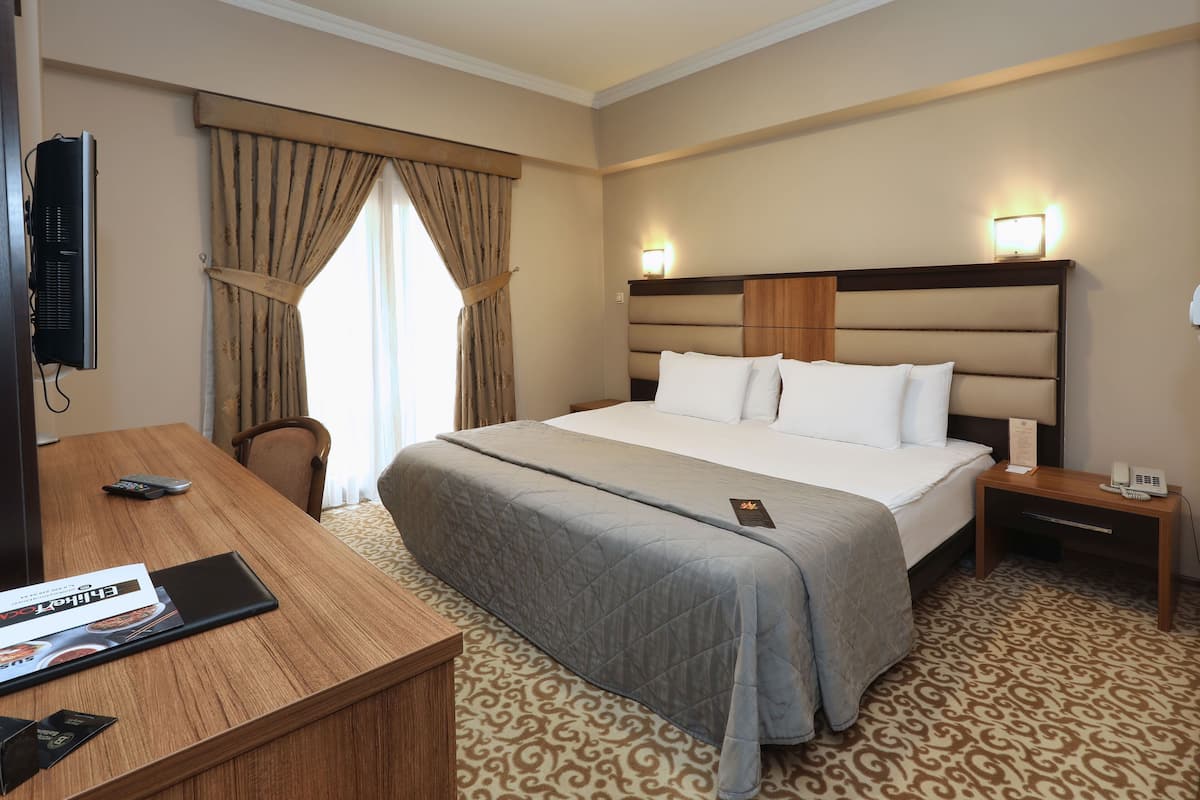 1 bedroom, premium bedding, minibar, in-room safe