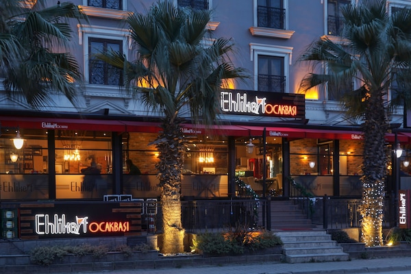 4 restaurants, breakfast, lunch, dinner served; Turkish cuisine