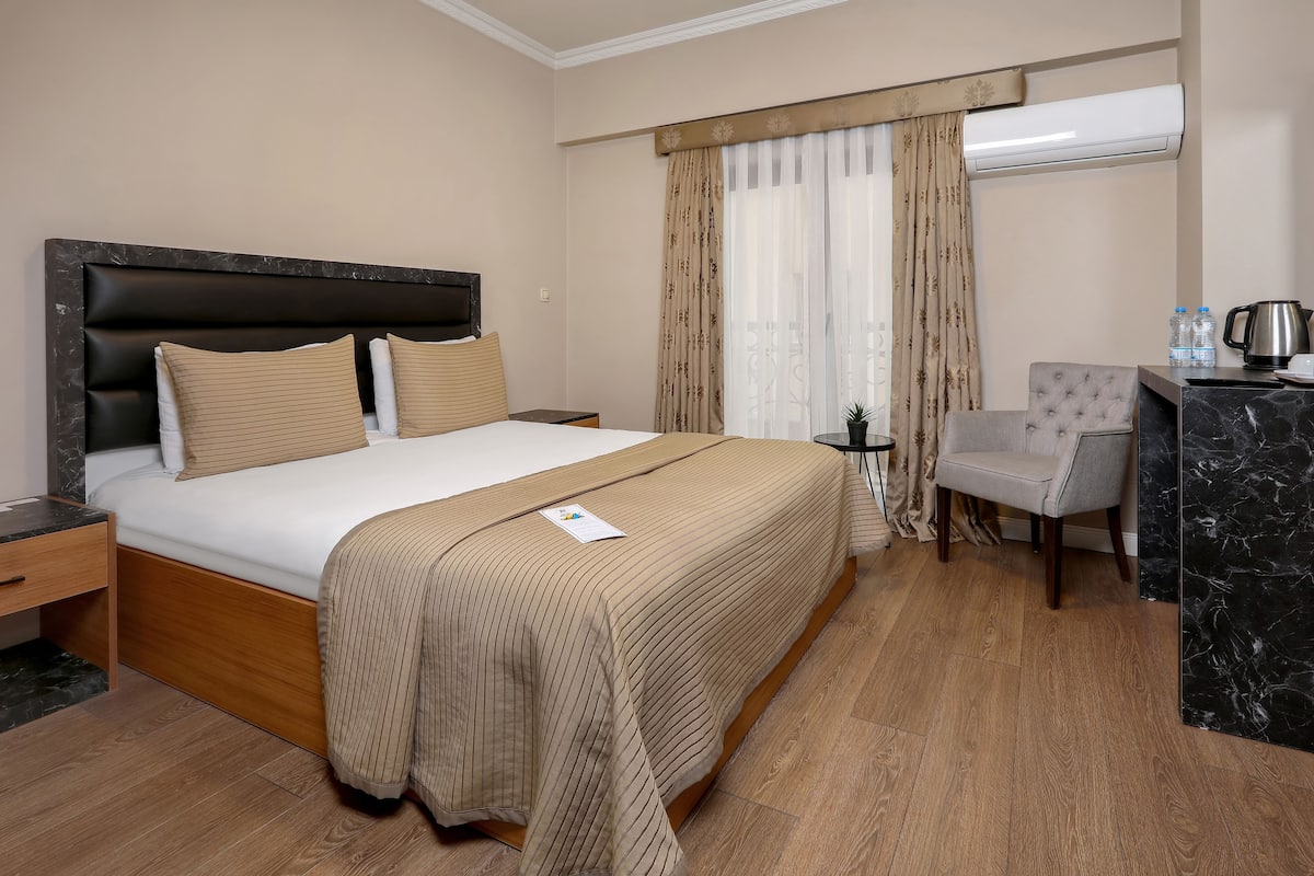 Comfort Room | 1 bedroom, premium bedding, minibar, in-room safe