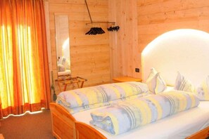 Classic Double or Twin Room, Mountain View | In-room safe, desk, blackout curtains, cots/infant beds