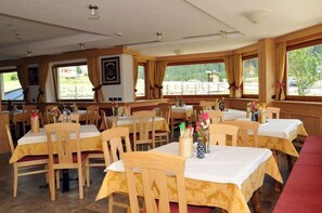 Restaurant - Hotel Ciamol (Mazzin)
