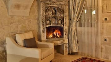 Deluxe Suite | Living area | LED TV