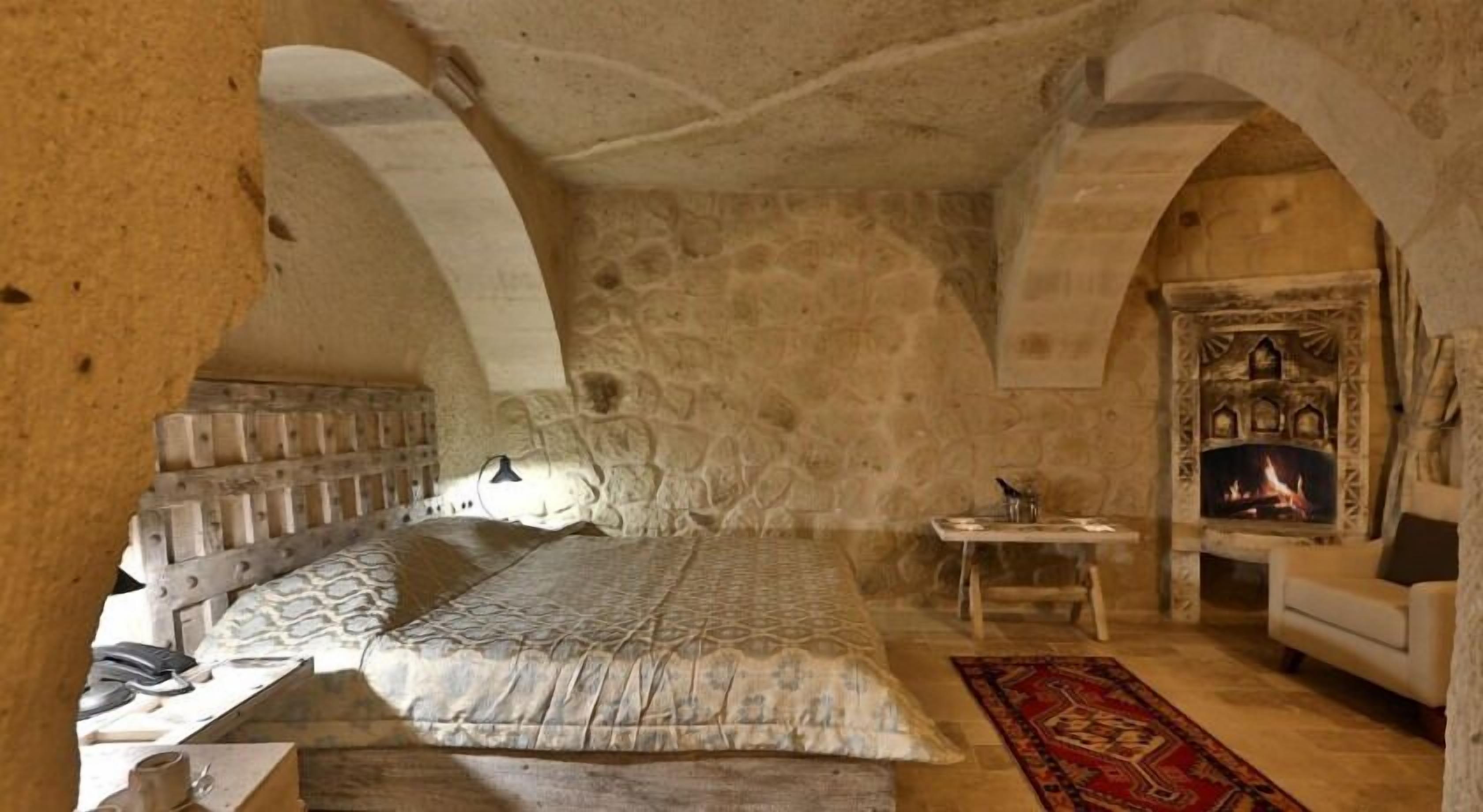 deluxe suite | 1 bedroom, minibar, desk, iron/ironing board