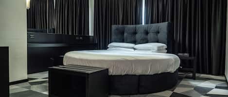 Deluxe Suite | 1 bedroom, premium bedding, down comforters, memory foam beds