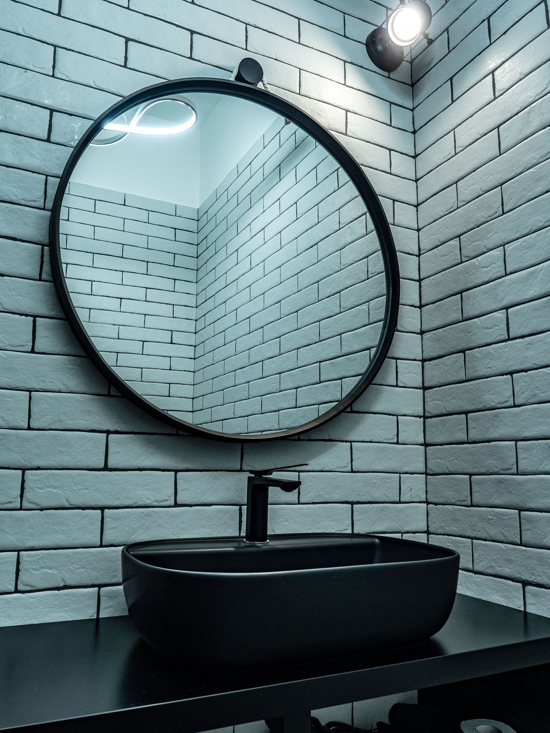 deluxe suite | bathroom | free toiletries, hair dryer, slippers, towels